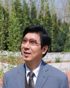 肖远骑， 1977年进入原扬州师范学院南通分院学习