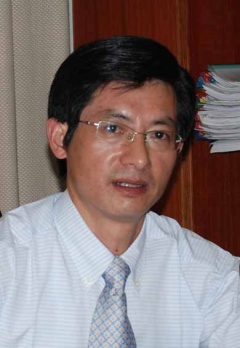秦志强， 1981年进入原南通师范专科学校学习