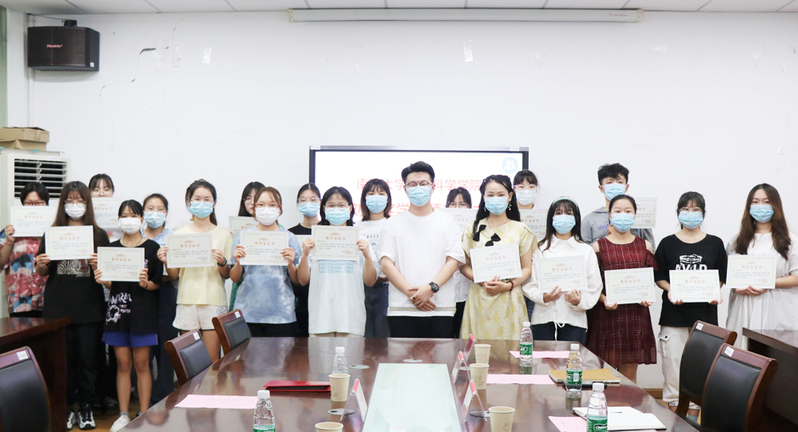 教育科学学院举行“刘坤奖学金”颁奖仪式